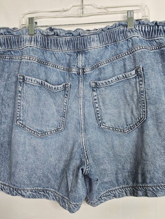 LANE BRYANT Pull On Jean Shorts MEDIUM WASH BLUE Denim size 16 High Rise Midi - Picture 6 of 7
